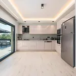 Villa Alavya Oeluedeniz With Heated Pool In Winter