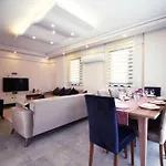 “Villa Desen”Oeluedenizde Muestakil 4+1 Havuzlu Villa