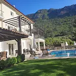 Villa Holly