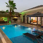 Muestakil Havuzlu Jakuzili Tatil Villasi