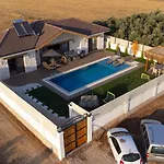 Villa Dumi House