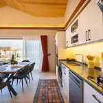 Villa Dumi House