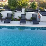 Merkezde 8 Kisilik Oezel Havuzlu Villa
