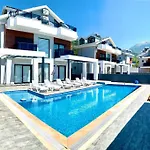 Nokta Park I 4+1 Villa, Oezel Havuzlu