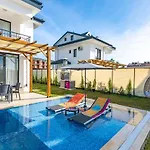 Villa Leona - 5 Bedroom Holiday Villa In Fethiye