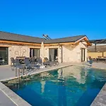 Ader Villa 6