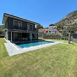 Goecekte 4+1 Havuzlu Lueks Villa, Villa Goecek