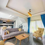 Nokta Park K 4+1 Villa, Oezel Havuzlu