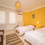 Sea View Vibrant Flat W Balcony Right By Sea