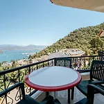 Sea View Vibrant Flat W Balcony Right By Sea