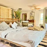 Villa Storm - Very Stylish Villa W/Pool & Garden In Gocek Hills