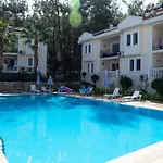 2 Bedroom Modern Apartment By The Forest With Pool