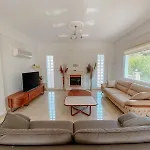 Villa Ladywell