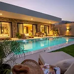 Viohouses 4- Luxury Private Korunakli Oezel Havuzlu