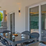 Villa Esmeralda, Jakuzili Cocuk Havuzlu Lueks Villa