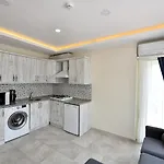 Lamira Apart Holiday&Guest House