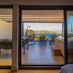 Nakas Suites