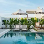 Ashta Suites / Minimal Suite