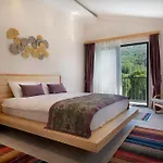 Loop House - Luxury Villa With Pool In Yesiluezuemlue