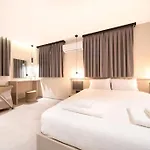 Havuzlu Korunakli Oezel Villa