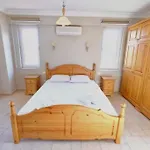 Muestakil Oezel Havuzlu Villa