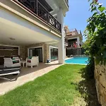 Villa Ela Goecek\'Te Oezel Havuzlu Luex Villa