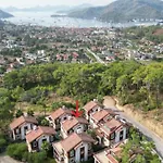 Villa Ela Goecek\'Te Oezel Havuzlu Luex Villa