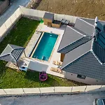 Villa Mera 2