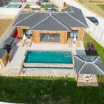 Villa Mera 2