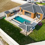 Villa Mera 2
