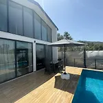 Doga Icerisinde Luks Villa