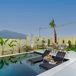 Seashell House - Private, Luxury, Pool, Sauna