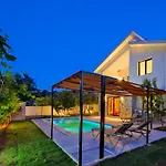 Villa Kizilbella 2, Lueks Havuzlu Korunakli Tas Villa