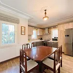 Center Villa