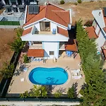 Talia Deniz Manzarali Villa