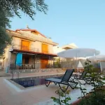 Tuzlu Sistem Havuzlu Luks Villa Fethiye
