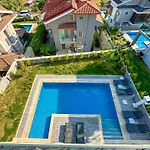 Goecek Marin B 4+1 Villa, Oezel Havuzlu