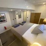 Yacht Room Hotel