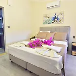 Royalis Boutique Suites By Mykonut