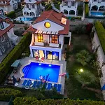 Lorenzo- 4 Bedroom Holiday Villa In Hisaronu