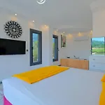Villa Mera 1