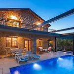Villa Ege Stone Korunakli Ve Isitmali Havuz Jakuzi