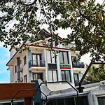 George\'S Boutique Hotel