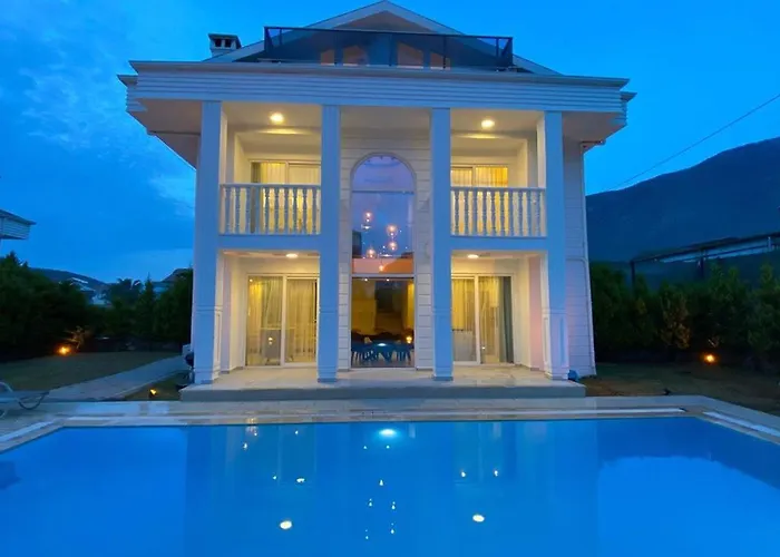 Villa White House, 4 Bedroom, Large Private Pool, Close To Amenities
