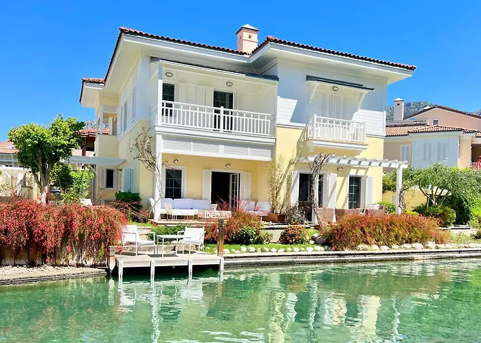 Portville 120 Stunning Corner Villa In Portville W/Canal Access In Gocek