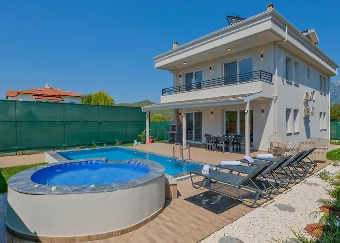 Villa Esmeralda, Jakuzili Cocuk Havuzlu Lueks Villa