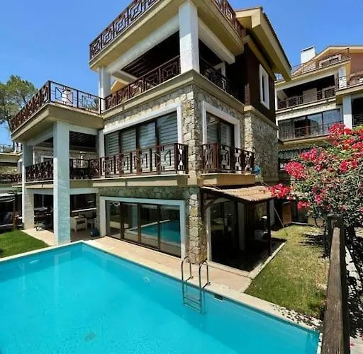 Villa Ela Goecek\'Te Oezel Havuzlu Luex Villa