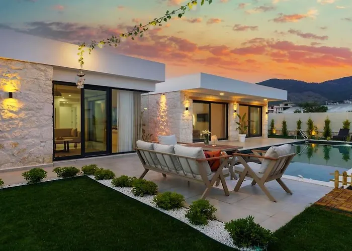 Seashell House - Private, Luxury, Pool, Sauna