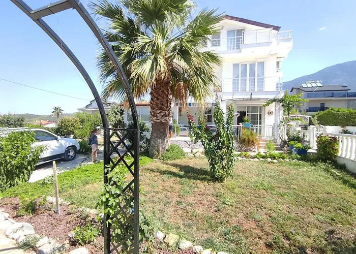 Havuzlu Beyaz Villa