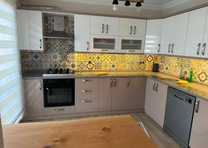 3 Bedroom Close To Mall And Bus Station